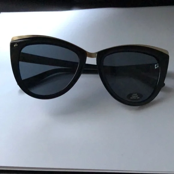 Privé Revaux Black and Gold Cat-Eye Sunglasses NWT 840219235448_P00_87459b1b-d51d  main image 4